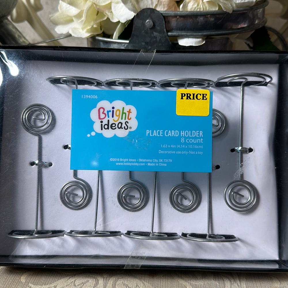 NWT 8 count metal place card holders they’re still sealed in their original box